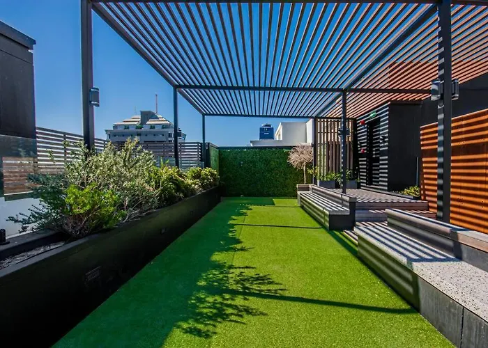 Stylish Studio Apartment With Rooftop Pool!