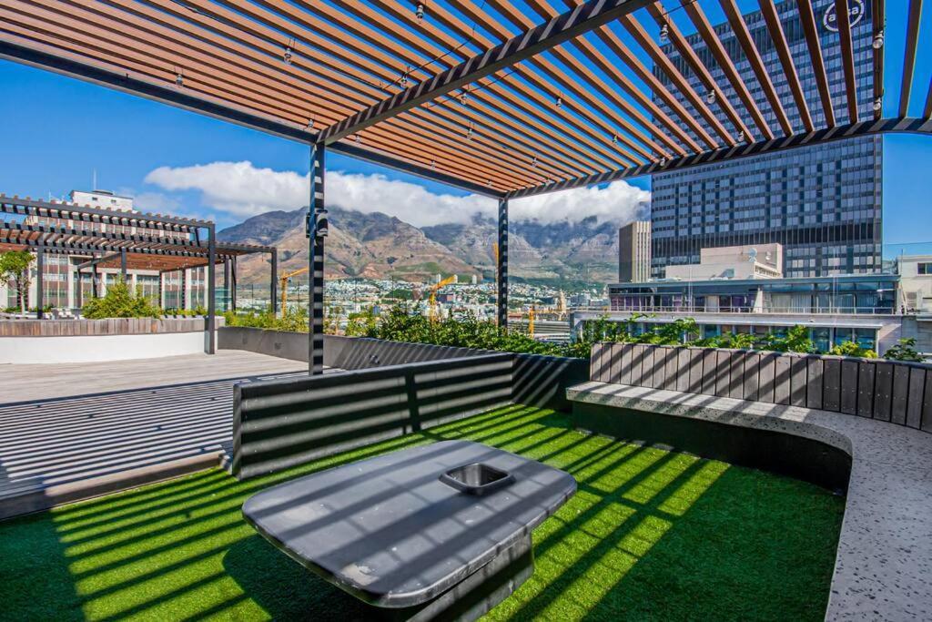 Apartamento Stylish With Rooftop Pool!