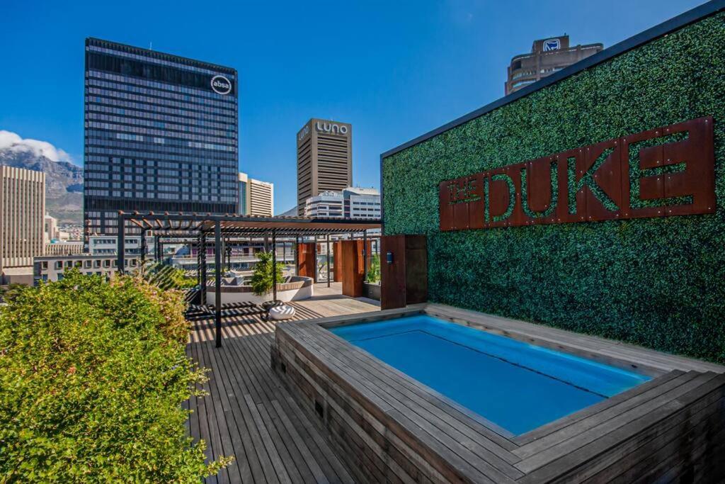 Apartamento Stylish With Rooftop Pool!